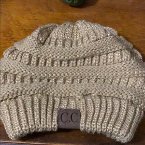 Women’s knit beanie hat